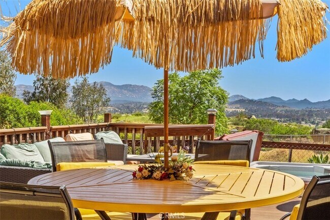 Building Photo - 1716 Cedar St