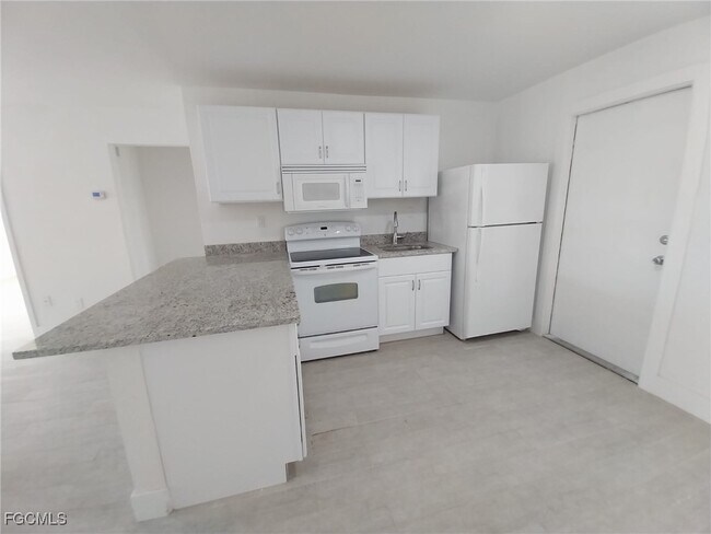 Building Photo - 317 Tarpon Dr