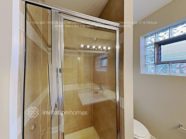 Building Photo - 6218 W 92nd St