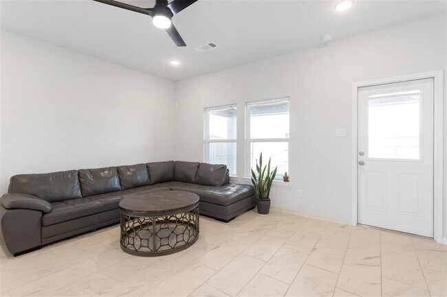 Building Photo - 2533 Allegretto Sea Dr