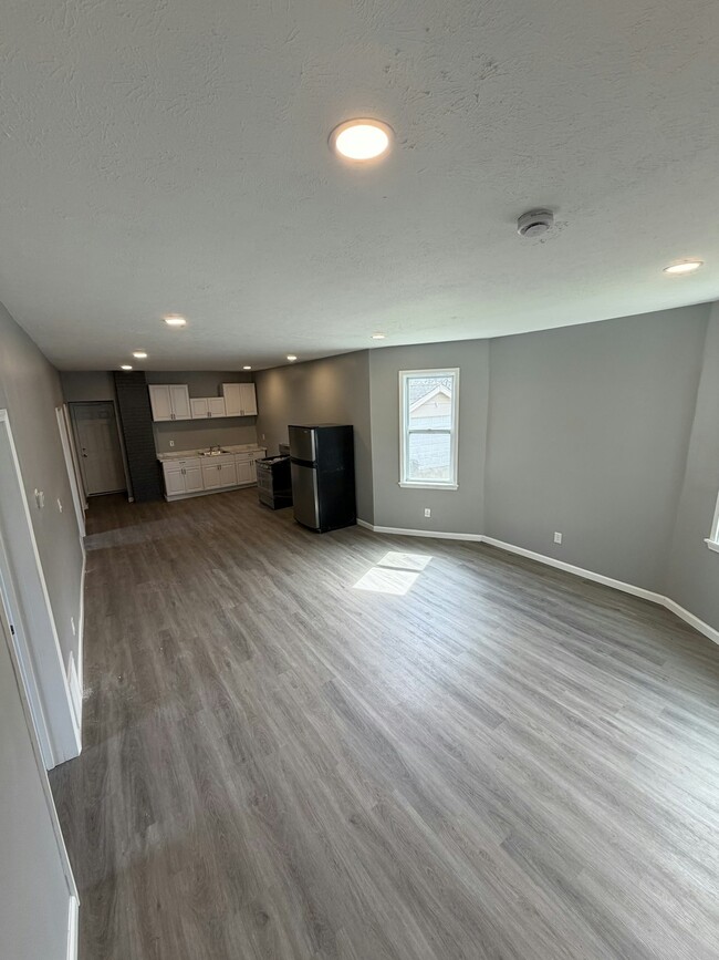 Building Photo - 3295 W 44th St