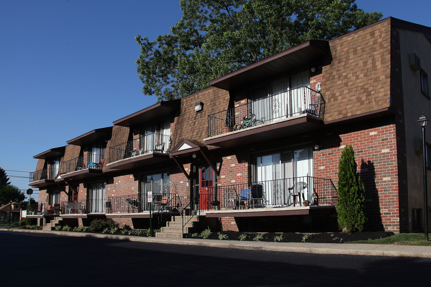 Primary Photo - Governor Printz Apartments