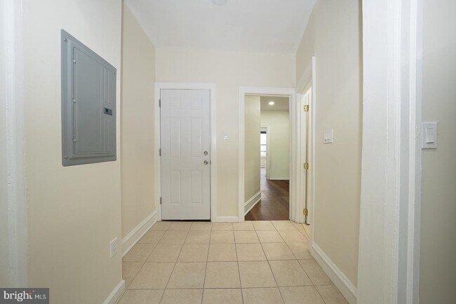 Building Photo - 22 Ardmore Ave