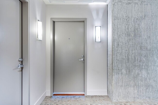 Building Photo - Park Place - 1 bed/1.5 bath/bonus room - Pearl District Condo w/NEW paint/bedroom carpet/parking/...