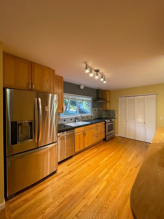 Building Photo - Lovely 3 BED / 2 BATH family home in Parkside neighborhood!