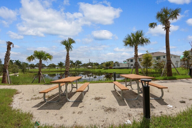 Building Photo - 2880 SE Federal Hwy