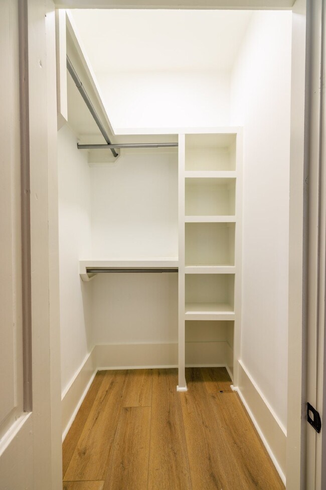 Building Photo - NOW AVAILABLE!!!  Charming, Renovated 2 Bed, 1 Bath East Nashville Home, Minutes to Five Points &...