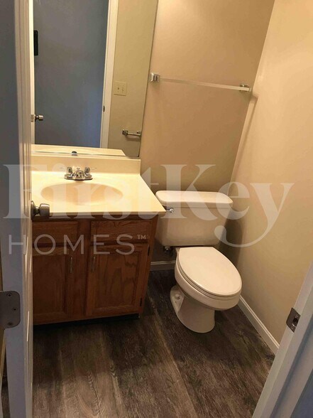 Building Photo - 3066 Blue Heron Dr