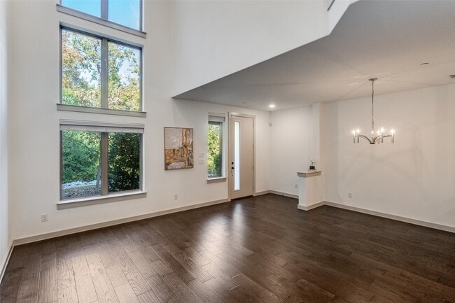 Building Photo - 1423 Lamb Dr