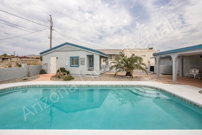 Building Photo - POOL HOME WITH CASITA