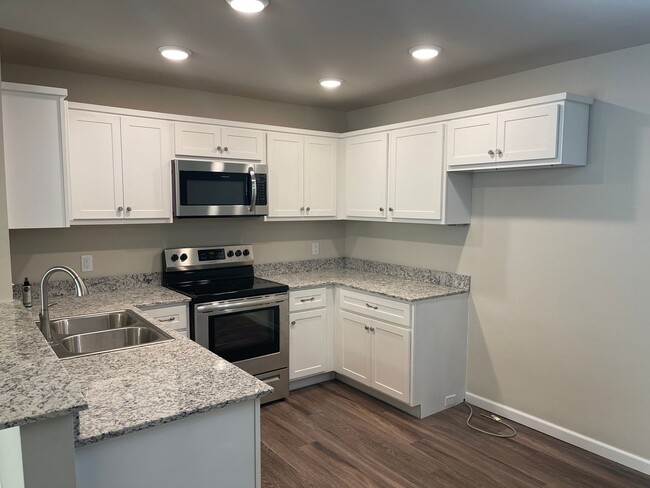 Building Photo - New 3 bed 2 bath 2 car garage.