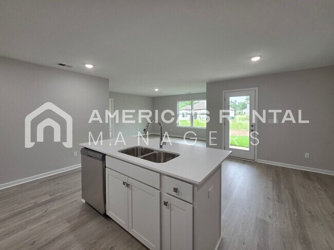 Building Photo - Space to Live, Style to Love!