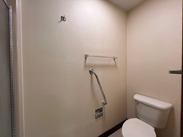 Building Photo - 3988 Fairway Hills Dr