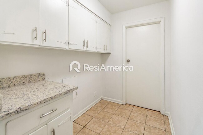 Building Photo - Newly Renovated 3/2 in Whitehaven