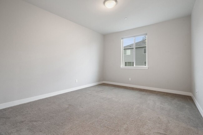 Building Photo - Newer 4-Bedroom Home in Bremerton