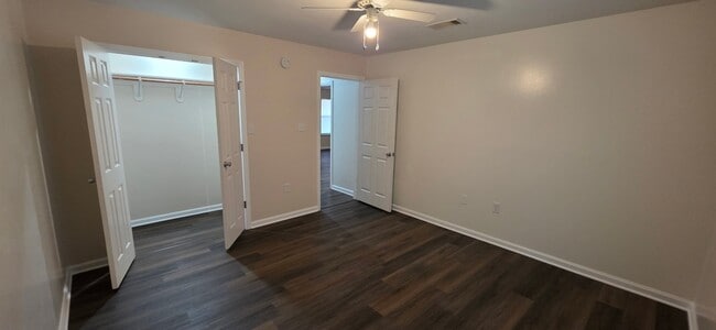Building Photo - 2216 Mustang St