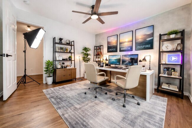 Building Photo - 2126 Banks St