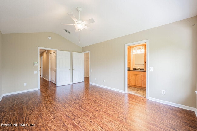 Building Photo - 7990 Baymeadows Cir E