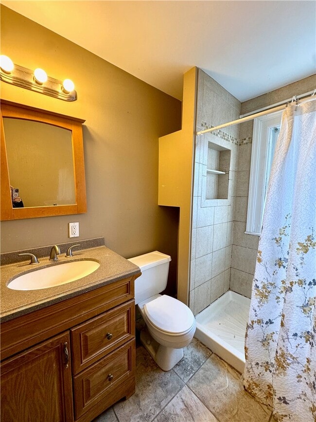 Building Photo - 49 Spruce St