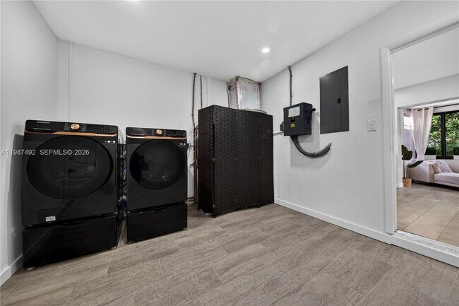 Building Photo - 371 SE 3rd St