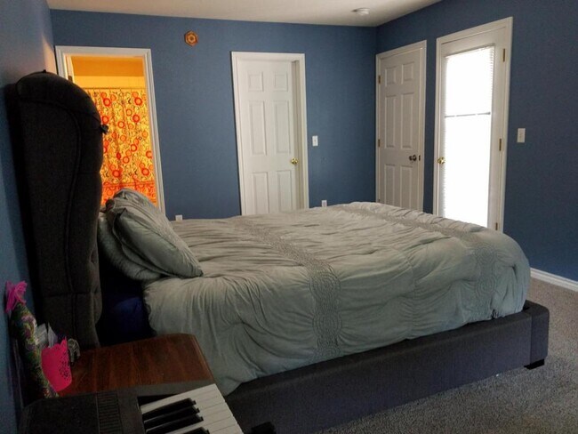 Building Photo - 835 Kane Dr