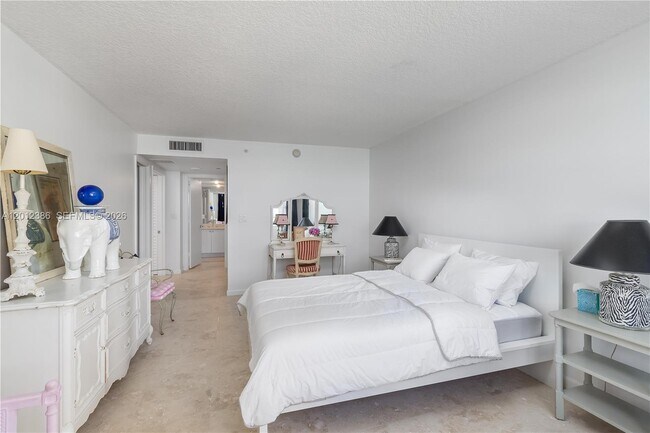 Building Photo - 6917 Collins Ave