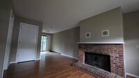 Building Photo - Renovated townhome in Linden Square.