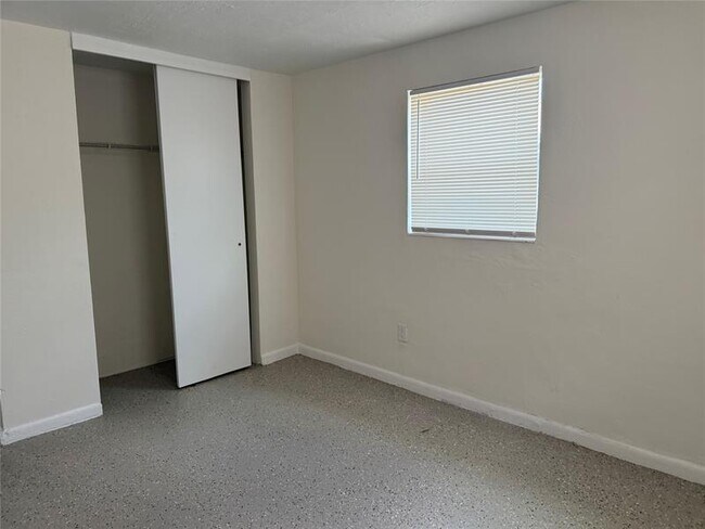 Building Photo - 2830 NW 15th Ct