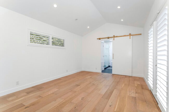 Building Photo - 1444 Stearns Dr