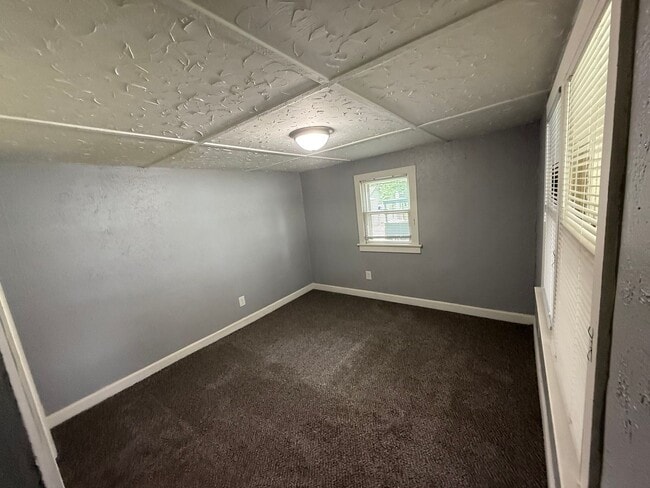 Building Photo - Newly Renovated 2 Bed / 1 Bath Grandview Home with Hardwood Floors & Deck