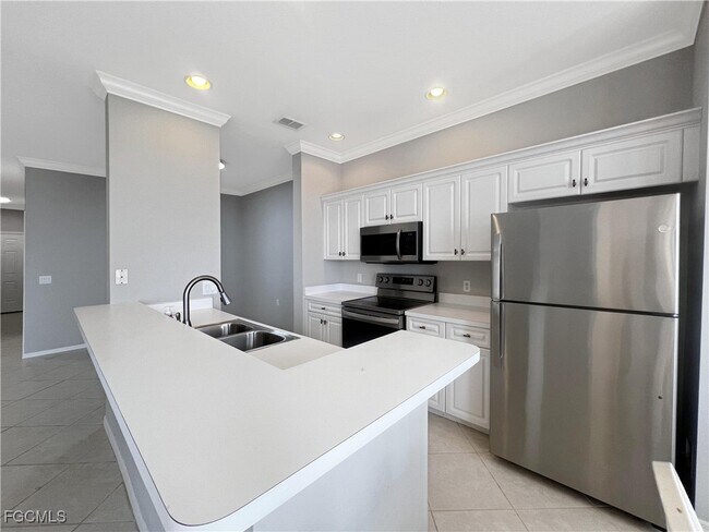 Building Photo - 8550 Kingbird Loop