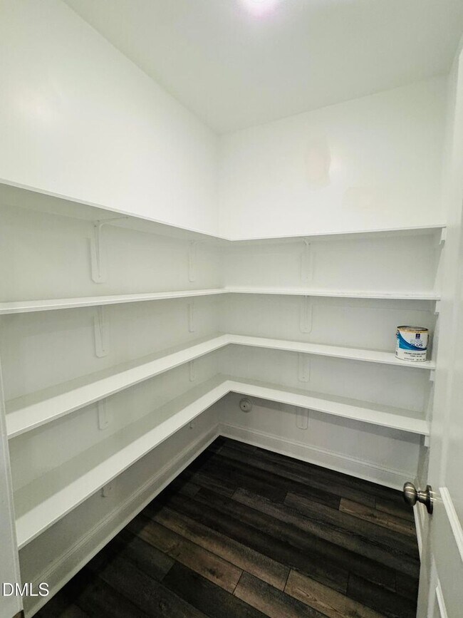 Building Photo - Stunning 4 Bedroom 3 Bathroom Single Family Home with 1st floor office w/ FREE high-speed interne...