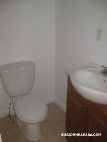 Building Photo - 93A Hillside St