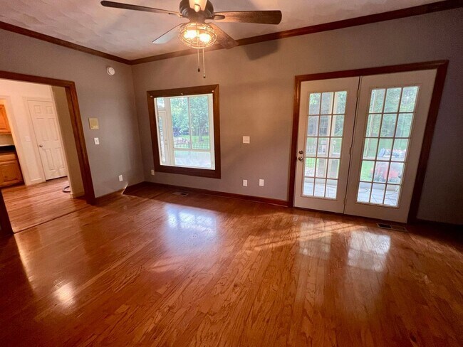 Building Photo - 1302 Honeywood Pl