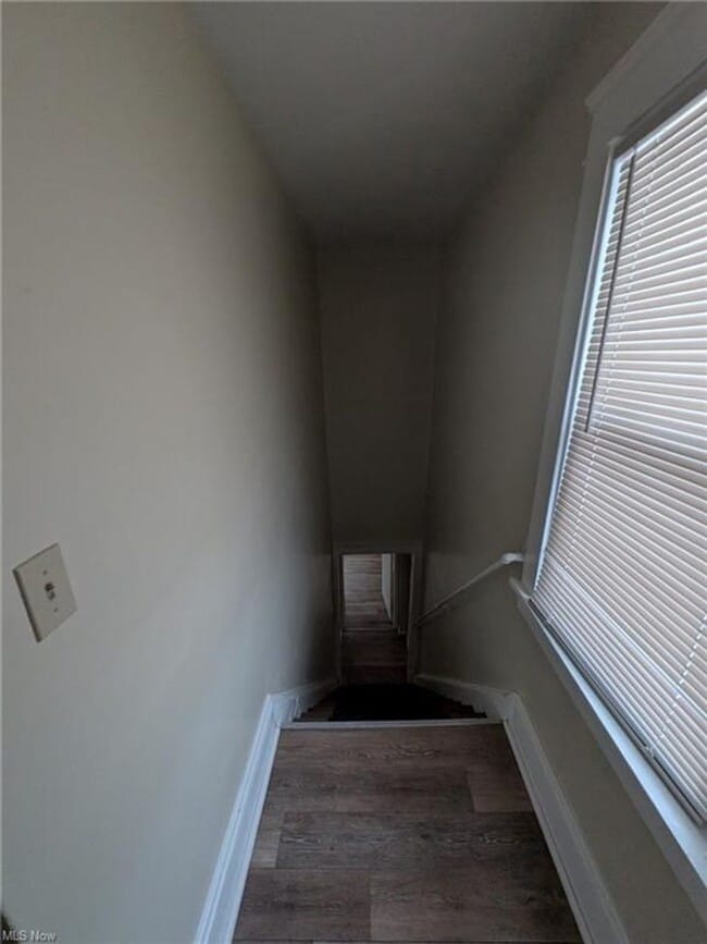 Building Photo - 1733 Robindale St