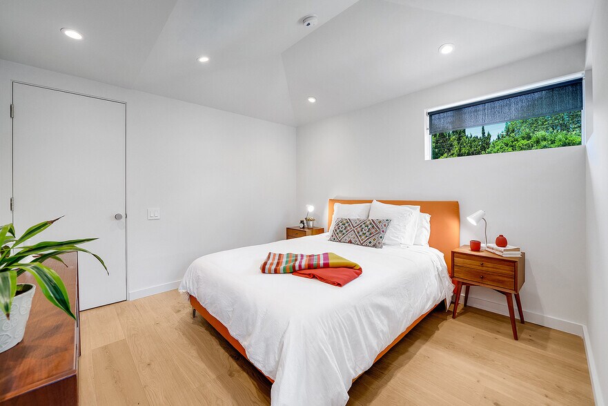 Building Photo - 4539 Beck Ave