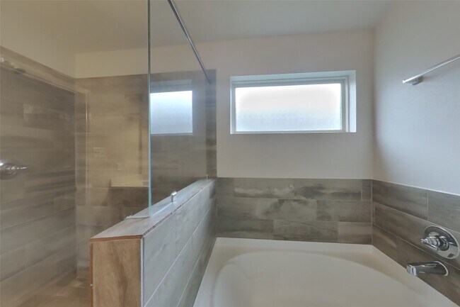 Building Photo - 9829 Gln Brk Ln