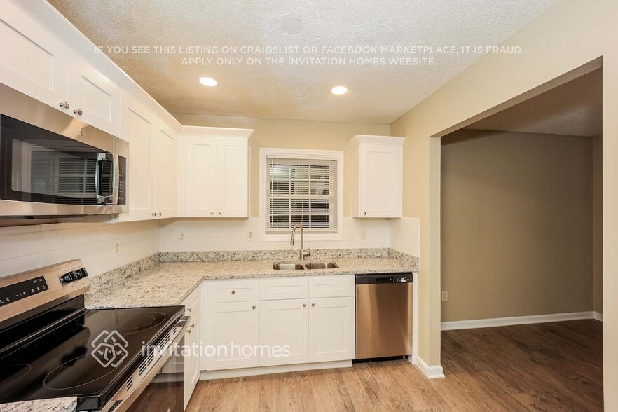 Building Photo - 220 Brookwood Cove