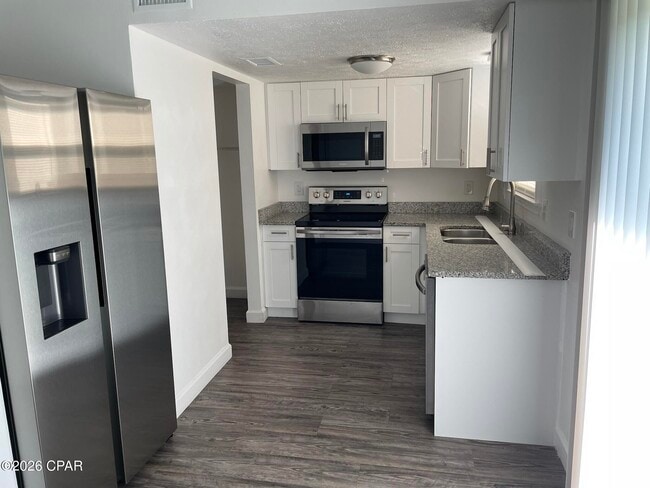 Building Photo - 2712 E 17th St