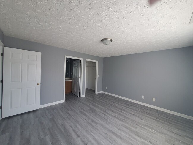 Building Photo - Open House on Spacious Condo