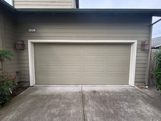 Building Photo - 3 Bedroom 2.5 Bathroom Single Family Home located in Northwest Santa Rosa