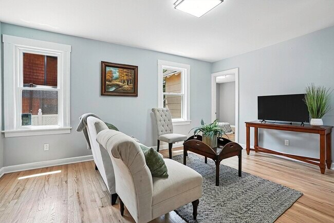 Building Photo - 35 Canna Dr