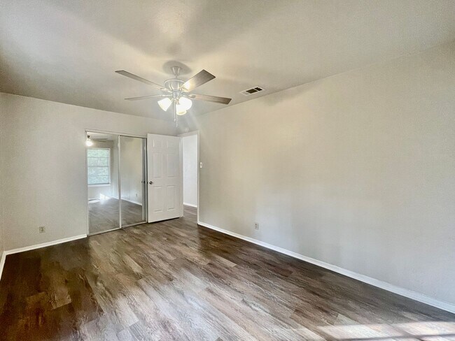 Building Photo - 101/103 Lockhart St.