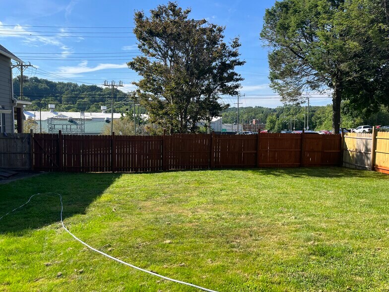 Building Photo - 1006 N 4th St