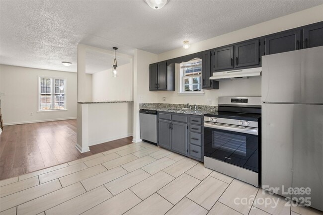 Building Photo - 608 Bethpage Rd