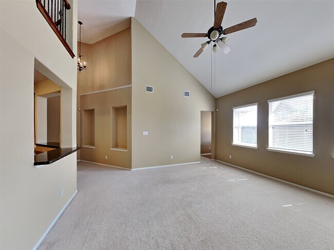 Building Photo - 633 Rocky Hollow Ln