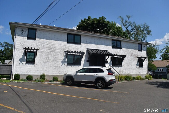 Building Photo - 42 Poe Ct