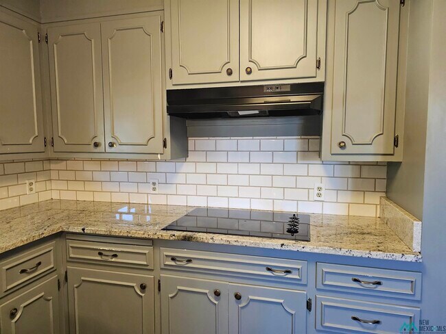 Building Photo - 1801 Eastridge Dr