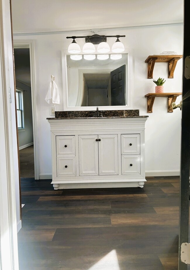 Building Photo - 241 Market St