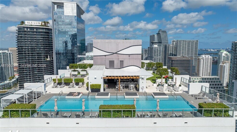 Building Photo - 1010 Brickell Ave